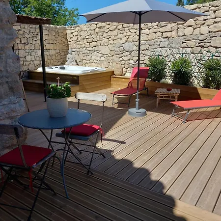 Chez Daniele Avec Jacuzzi Et Terrasse Privee 住宿加早餐酒店