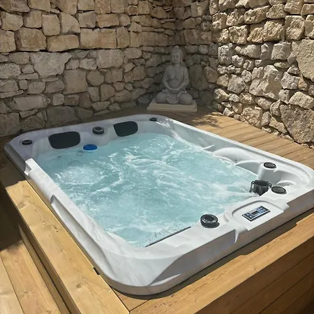 Chez Daniele Avec Jacuzzi Et Terrasse Privee 住宿加早餐酒店 莫尔斯